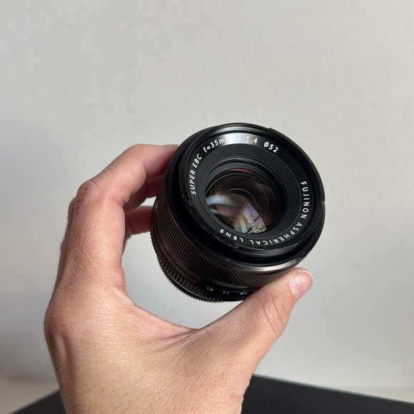 Fujifilm XF 35mm 1.4 R Lens, barely used - Picture 5 of 6